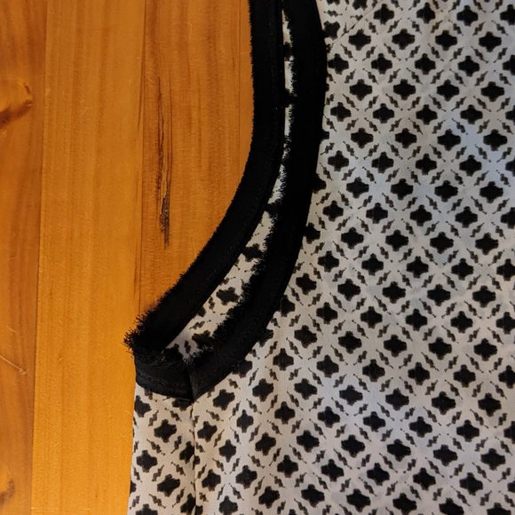 H&M Long Sleeveless V Neck Blouse - Picture 6 of 8